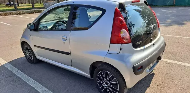 PEUGEOT 107 