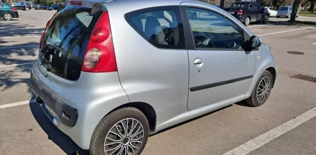 PEUGEOT 107 