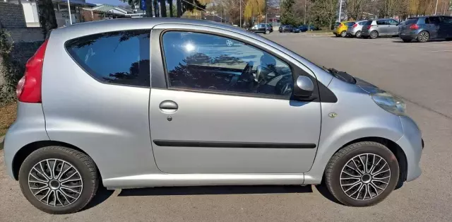 PEUGEOT 107 