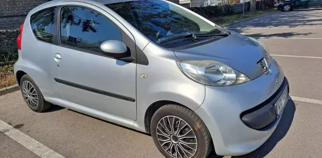 PEUGEOT 107 
