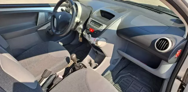 PEUGEOT 107 