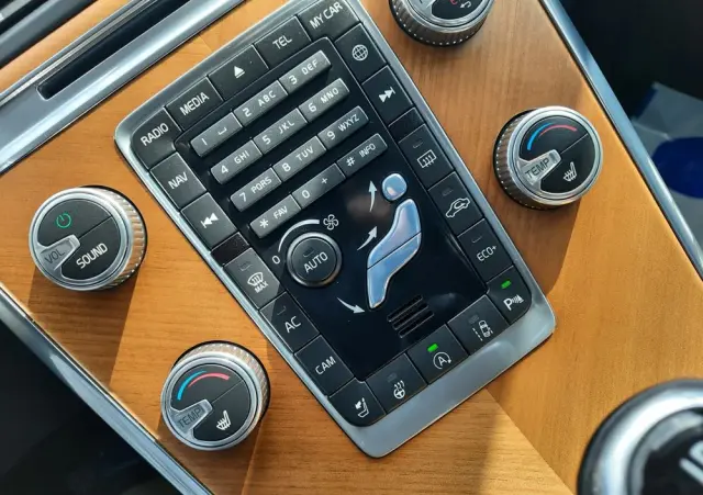 VOLVO XC 60 D4 Geartronic Inscription