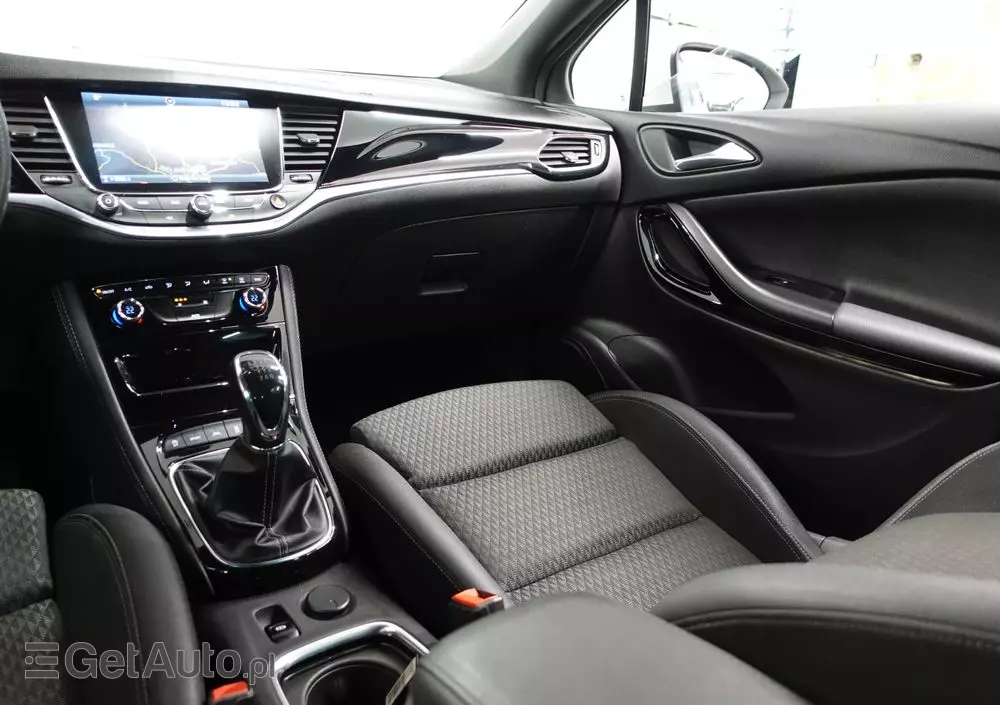 OPEL Astra IV 1.6 CDTI Cosmo