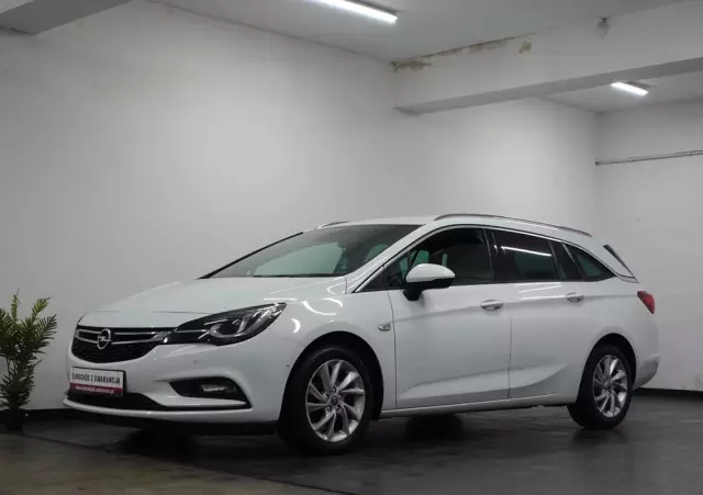 OPEL Astra IV 1.6 CDTI Cosmo