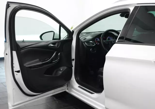 OPEL Astra IV 1.6 CDTI Cosmo