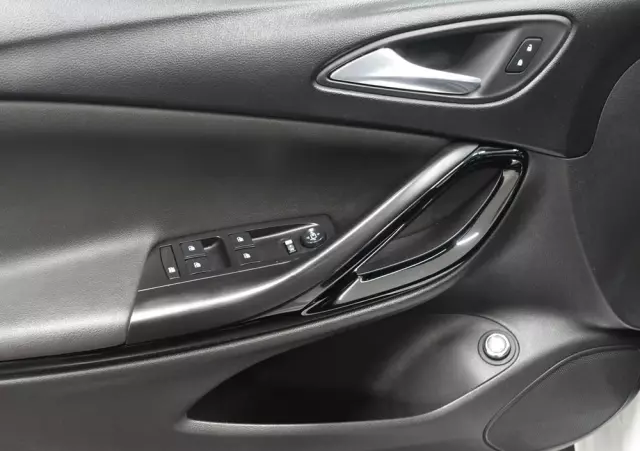 OPEL Astra IV 1.6 CDTI Cosmo