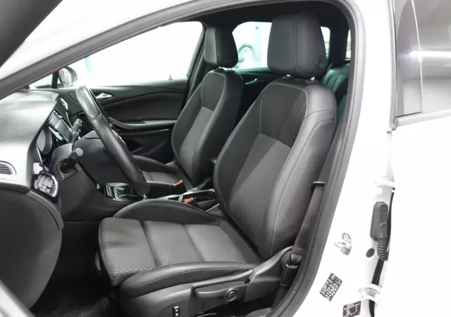 OPEL Astra IV 1.6 CDTI Cosmo