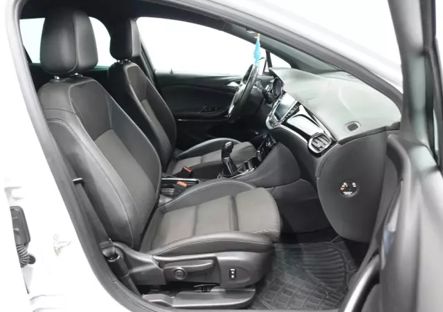 OPEL Astra IV 1.6 CDTI Cosmo