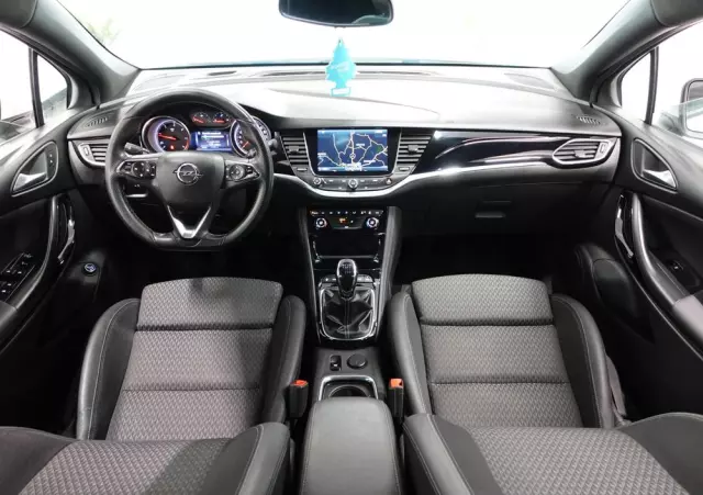 OPEL Astra IV 1.6 CDTI Cosmo