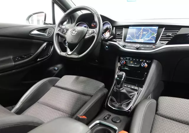 OPEL Astra IV 1.6 CDTI Cosmo