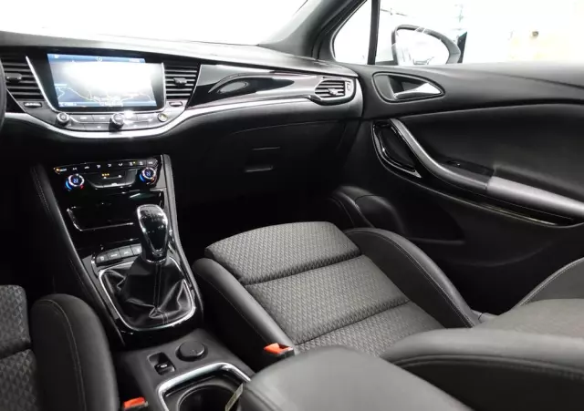 OPEL Astra IV 1.6 CDTI Cosmo