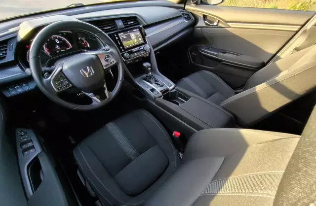 HONDA Civic 1.5 VTEC (182 KM) CVT Turbo