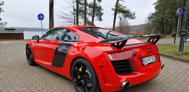 AUDI R8 4.2 FSI V8 (420 KM) quattro