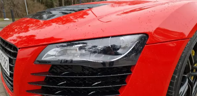 AUDI R8 4.2 FSI V8 (420 KM) quattro