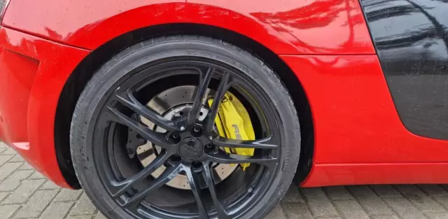 AUDI R8 4.2 FSI V8 (420 KM) quattro