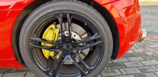 AUDI R8 4.2 FSI V8 (420 KM) quattro