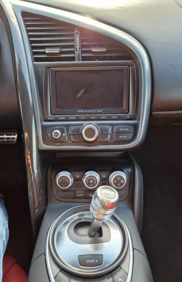 AUDI R8 4.2 FSI V8 (420 KM) quattro