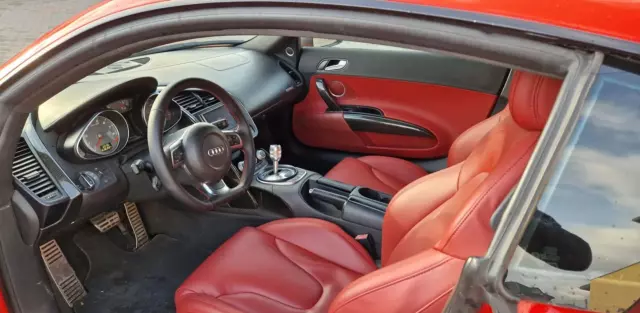 AUDI R8 4.2 FSI V8 (420 KM) quattro