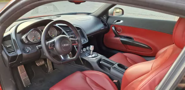 AUDI R8 4.2 FSI V8 (420 KM) quattro