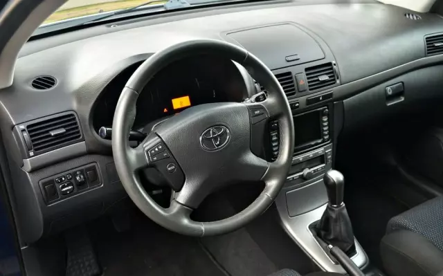 TOYOTA Avensis 