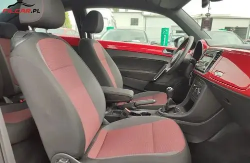 VOLKSWAGEN Beetle 