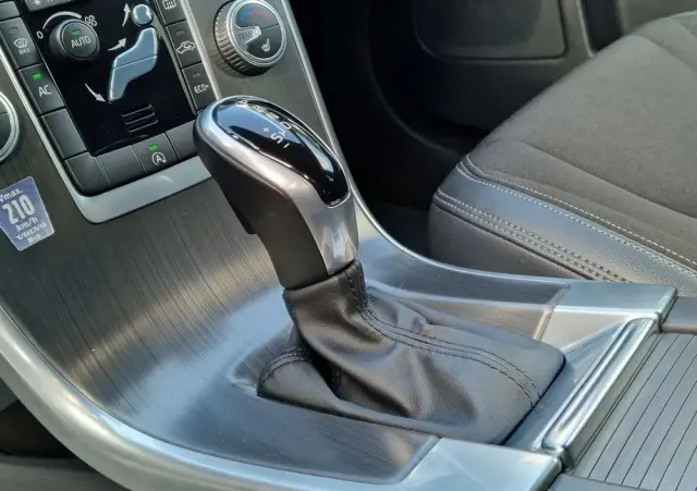 VOLVO XC 60 D4 Drive-E Summum