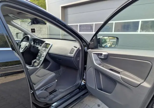 VOLVO XC 60 D4 Drive-E Summum