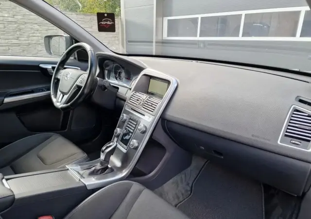 VOLVO XC 60 D4 Drive-E Summum