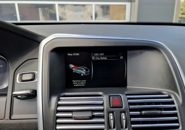 VOLVO XC 60 D4 Drive-E Summum