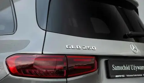 MERCEDES-BENZ GLB 