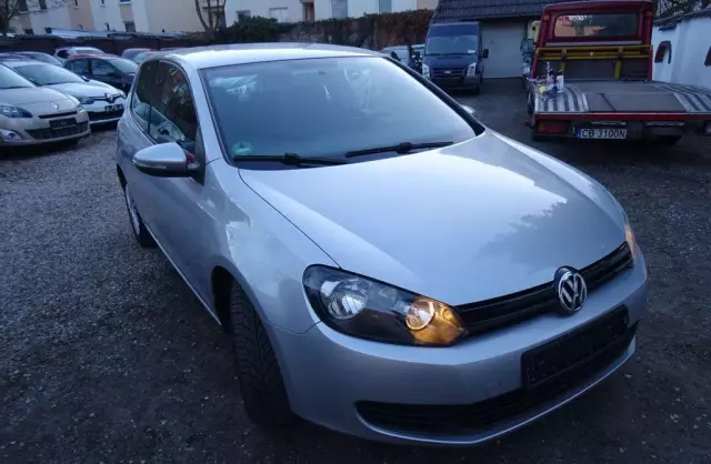 VOLKSWAGEN Golf 