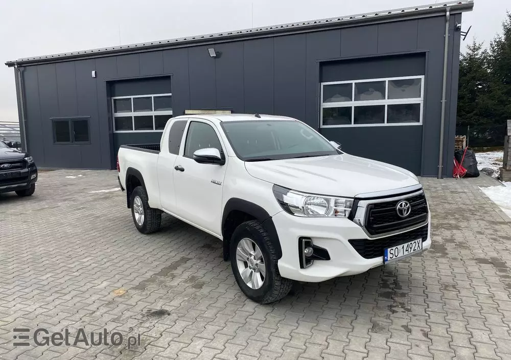 TOYOTA Hilux 2.4 D-4D Extra Cab SR 4x4