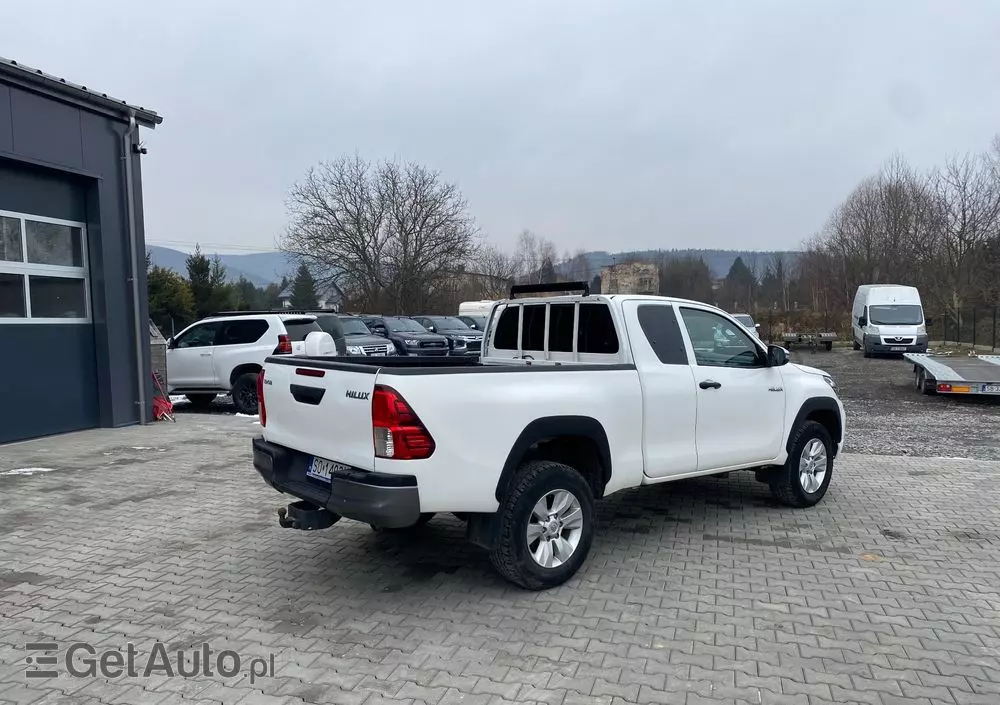 TOYOTA Hilux 2.4 D-4D Extra Cab SR 4x4