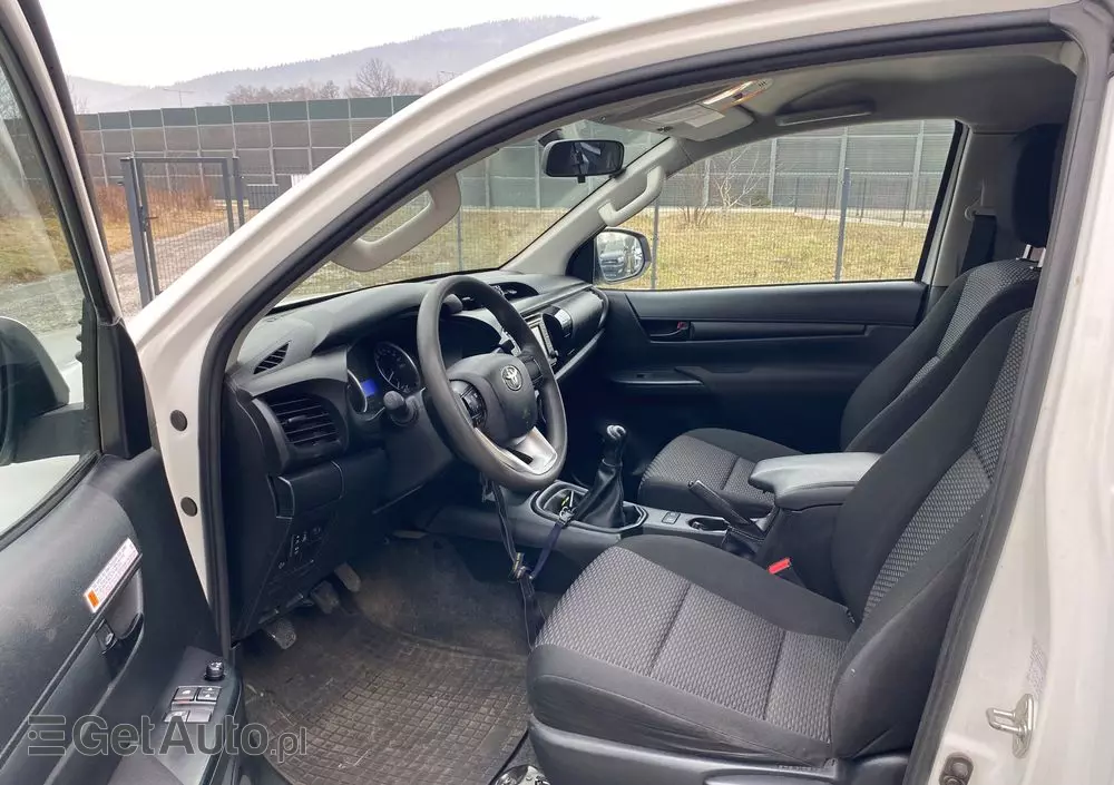 TOYOTA Hilux 2.4 D-4D Extra Cab SR 4x4