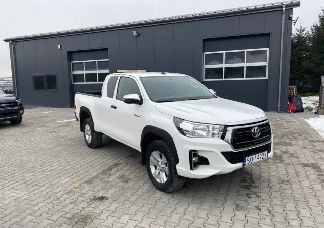 TOYOTA Hilux 2.4 D-4D Extra Cab SR 4x4