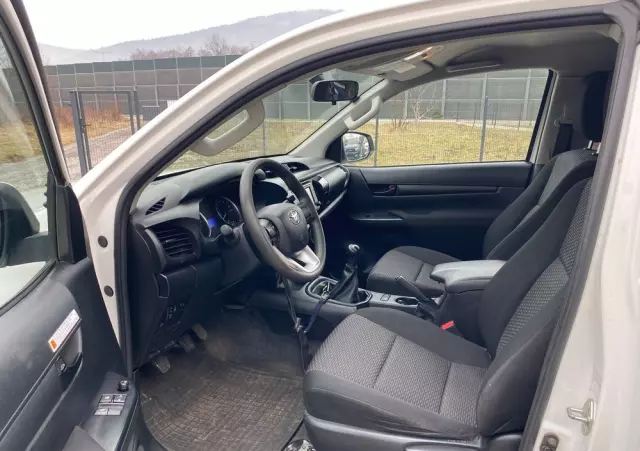 TOYOTA Hilux 2.4 D-4D Extra Cab SR 4x4