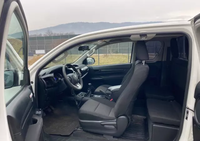 TOYOTA Hilux 2.4 D-4D Extra Cab SR 4x4