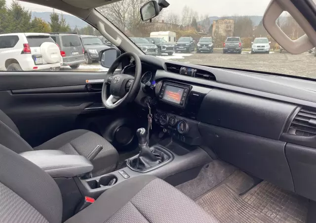 TOYOTA Hilux 2.4 D-4D Extra Cab SR 4x4