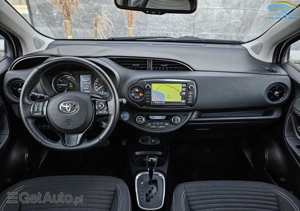 TOYOTA Yaris Hybrid 100 Dynamic EU6