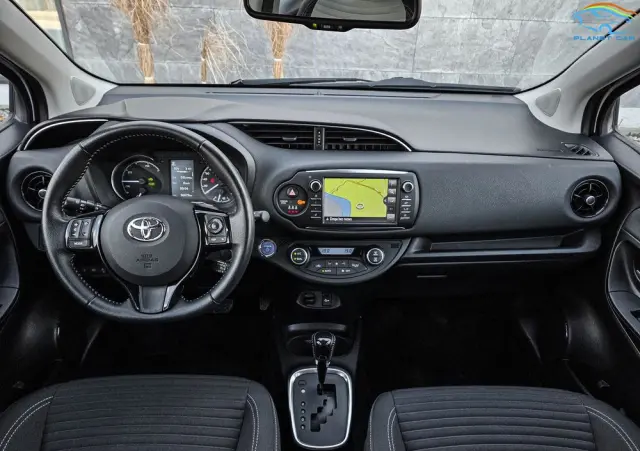 TOYOTA Yaris Hybrid 100 Dynamic EU6