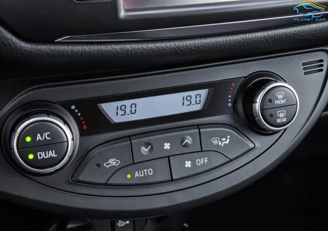 TOYOTA Yaris Hybrid 100 Dynamic EU6