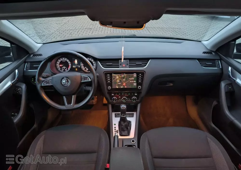 SKODA Octavia Combi 1.6 TDI DSG Premium Edition