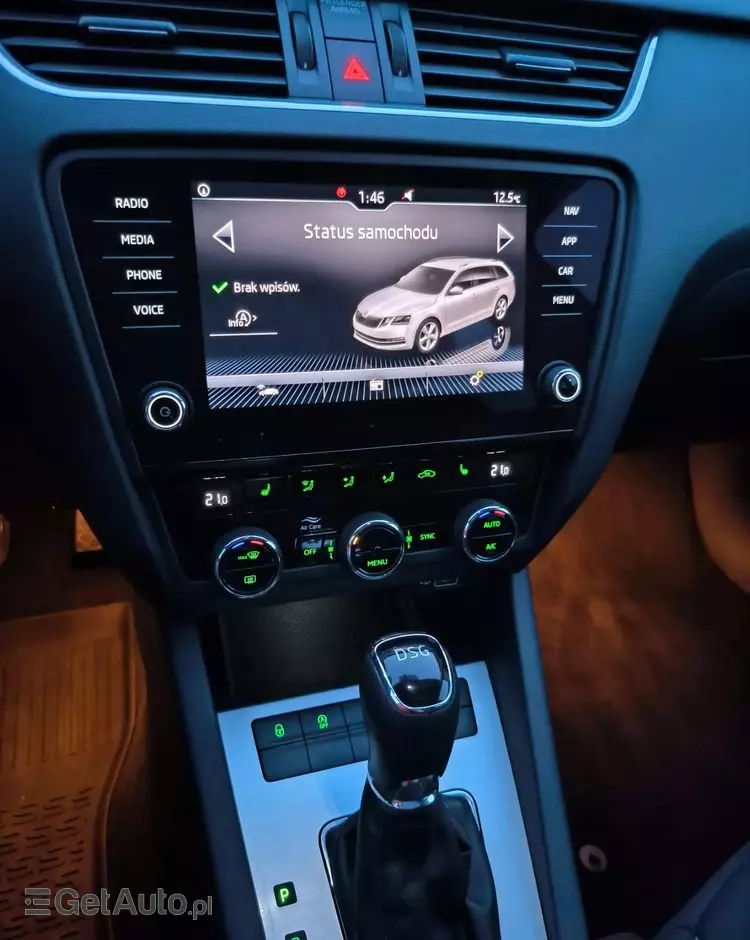 SKODA Octavia Combi 1.6 TDI DSG Premium Edition