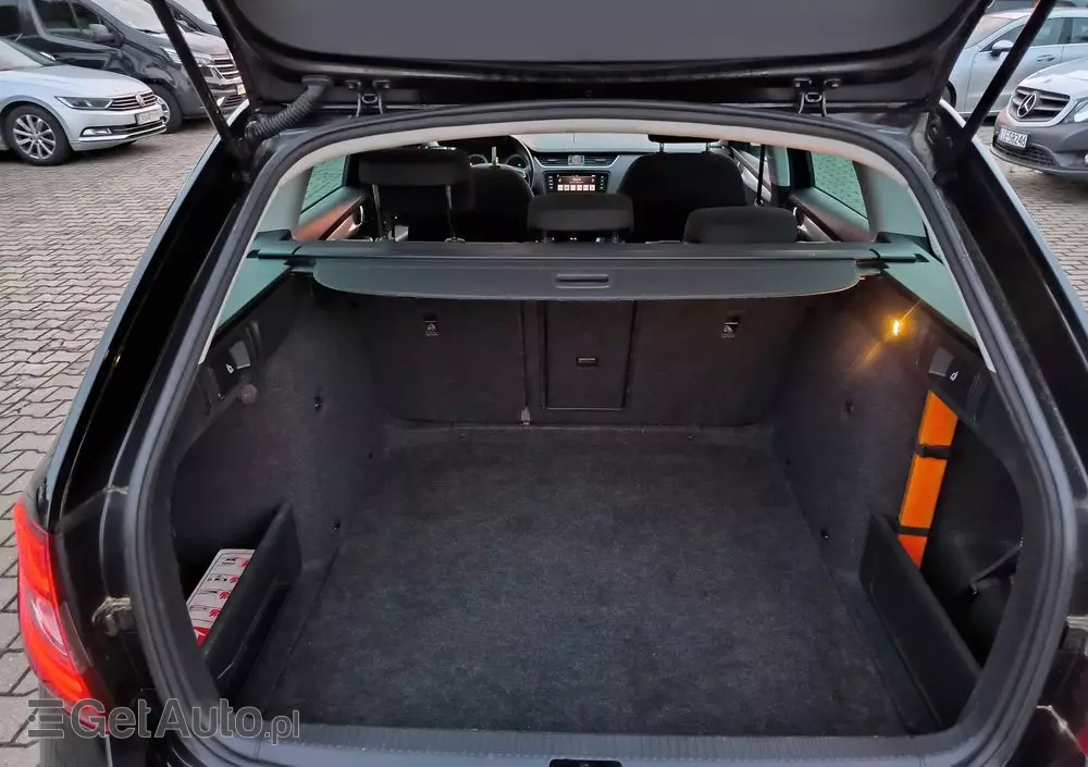 SKODA Octavia Combi 1.6 TDI DSG Premium Edition