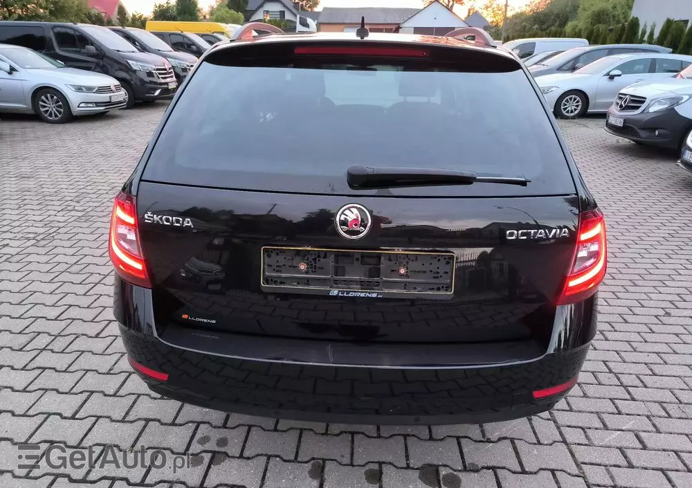 SKODA Octavia Combi 1.6 TDI DSG Premium Edition
