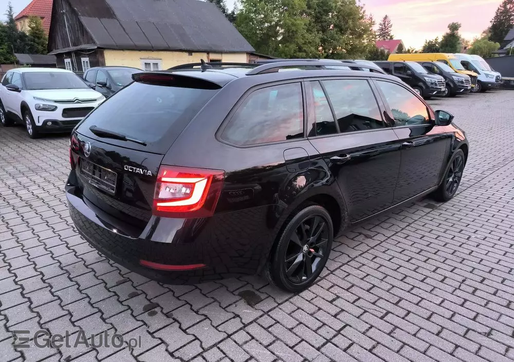 SKODA Octavia Combi 1.6 TDI DSG Premium Edition