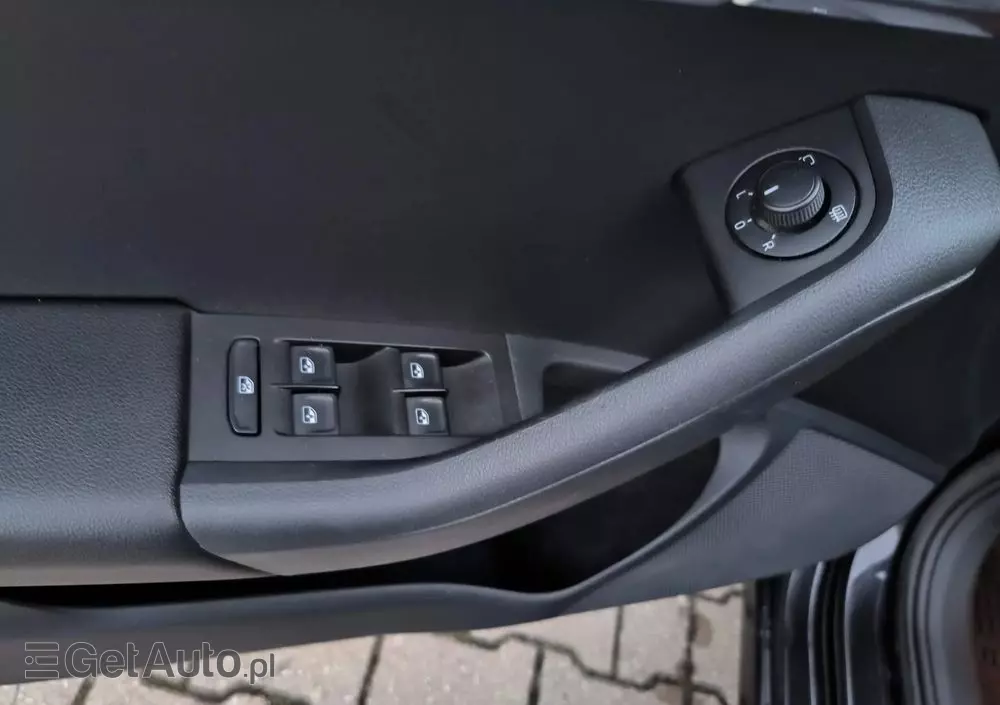 SKODA Octavia Combi 1.6 TDI DSG Premium Edition