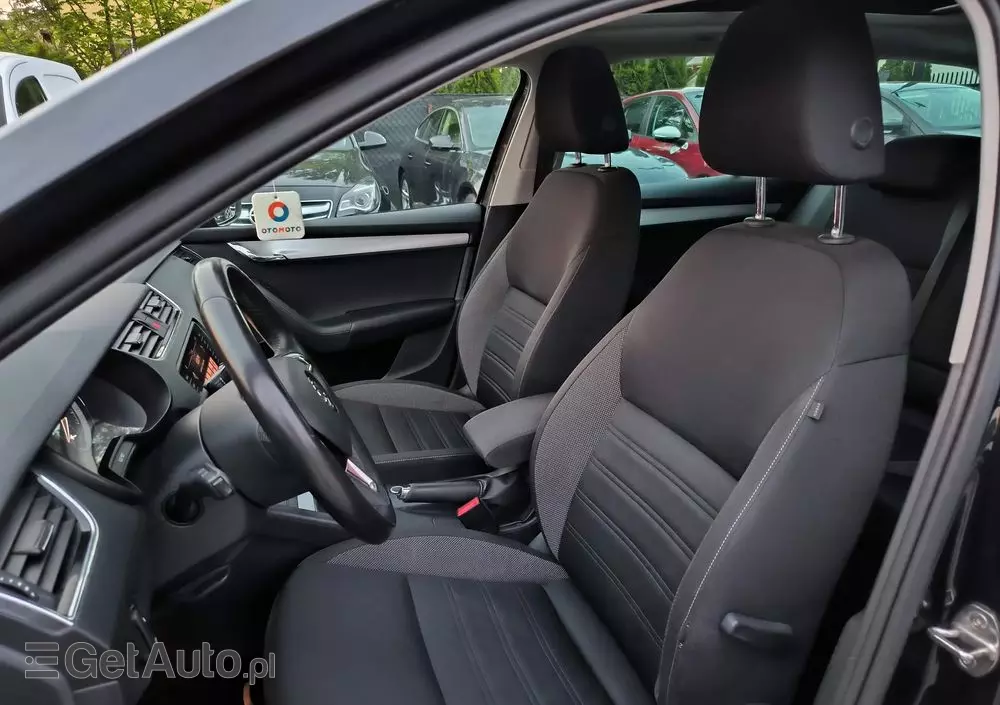 SKODA Octavia Combi 1.6 TDI DSG Premium Edition