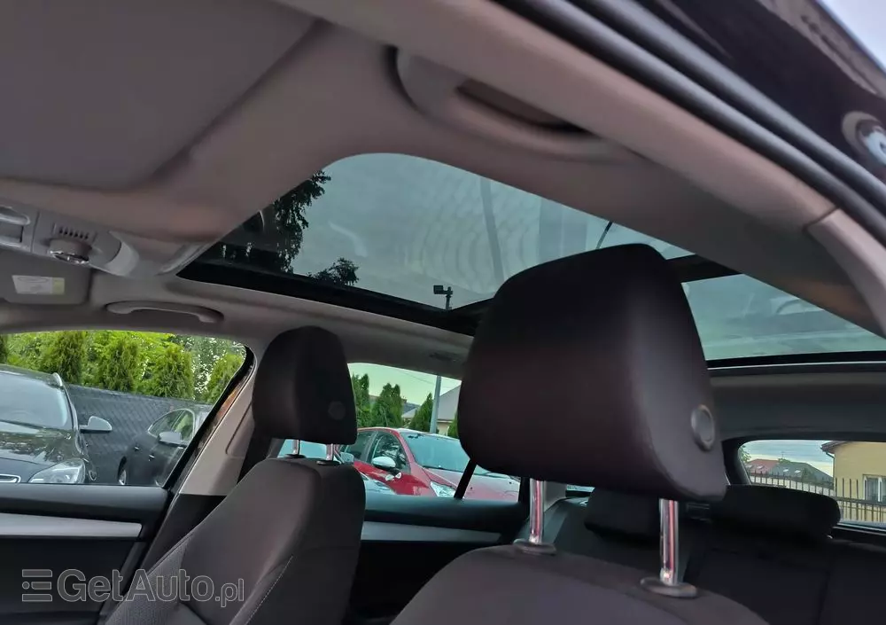 SKODA Octavia Combi 1.6 TDI DSG Premium Edition