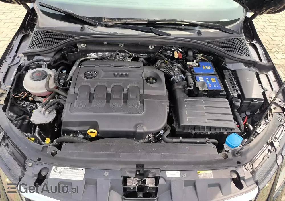 SKODA Octavia Combi 1.6 TDI DSG Premium Edition